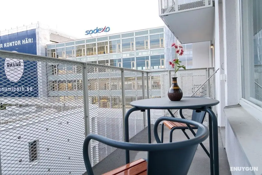 Studio Apartment With Sofa Bed Street View - Oda Düzeni