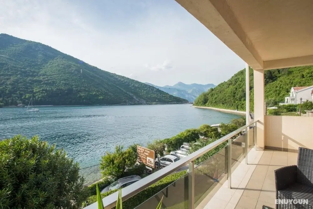 Studio Flat With View Near Beach in Tivat - Oda