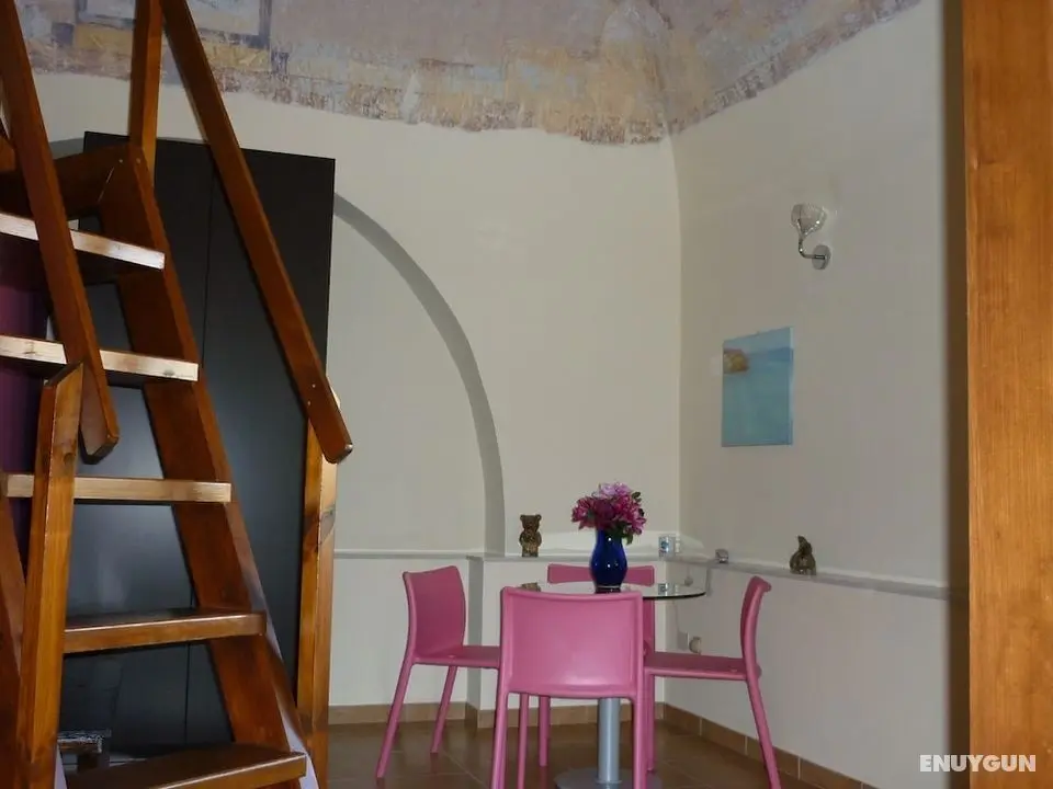 Studio Furnished in Residence - Öne Çıkan Resim