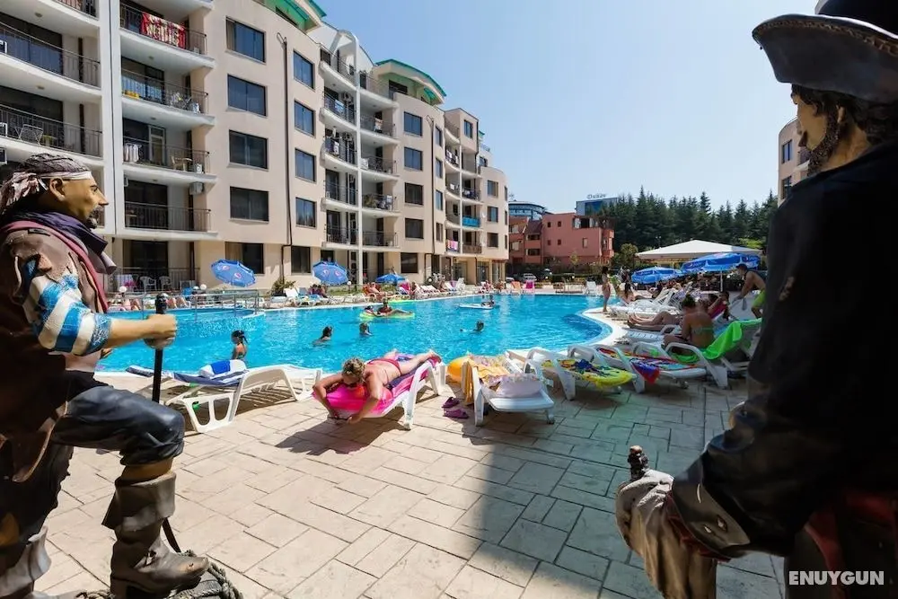 Studio with Pool View - Öne Çıkan Resim