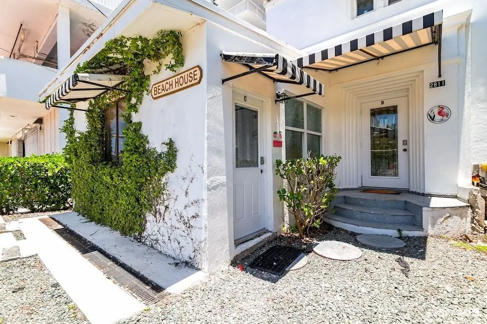 Studio Townhouse 2 blocks from Beach - Dış Mekan