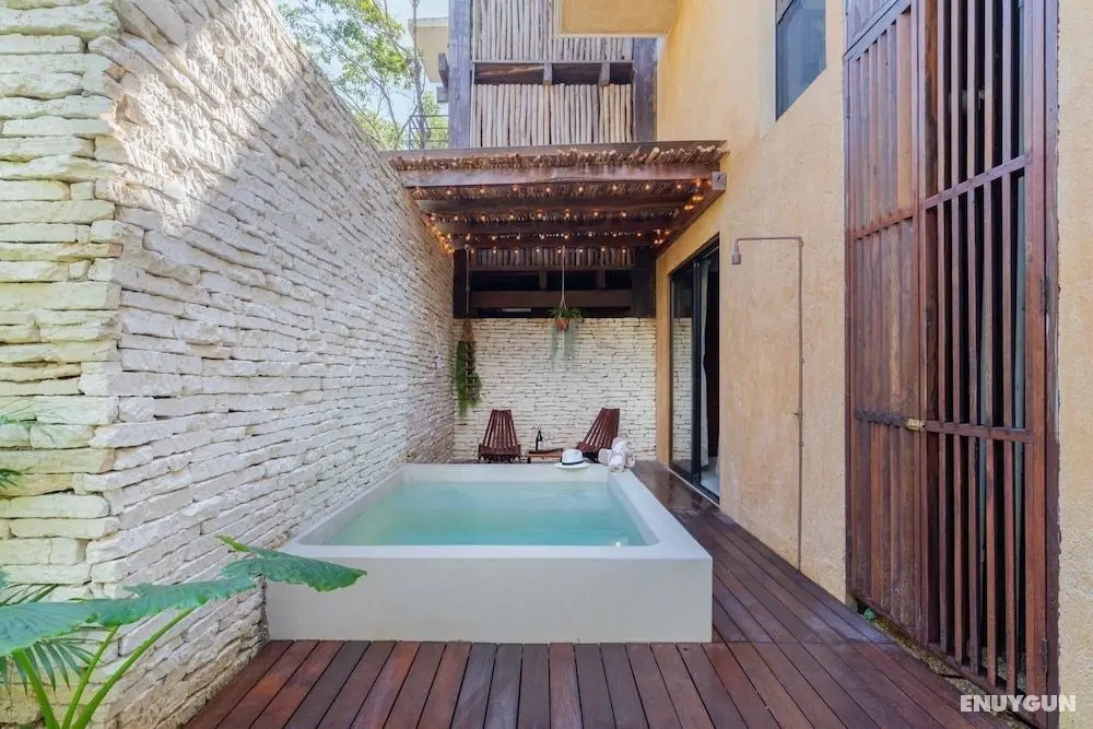 Stunning 2BR Boho Style Private Pool Garden Gated Community 24 7 Security Concierge - Oda