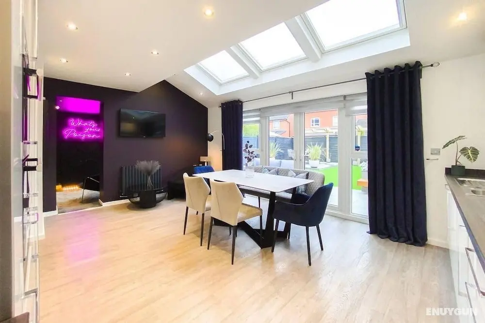 Stunning 4 Bed House With Cinema Room & Parking - Öne Çıkan Resim