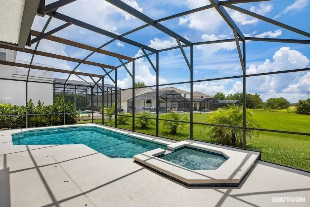 Stunning 4 bed Villa With South Facing Pool and spa With no Immediate Rear Neighbors Overlooking Conservation - 379 - Oda