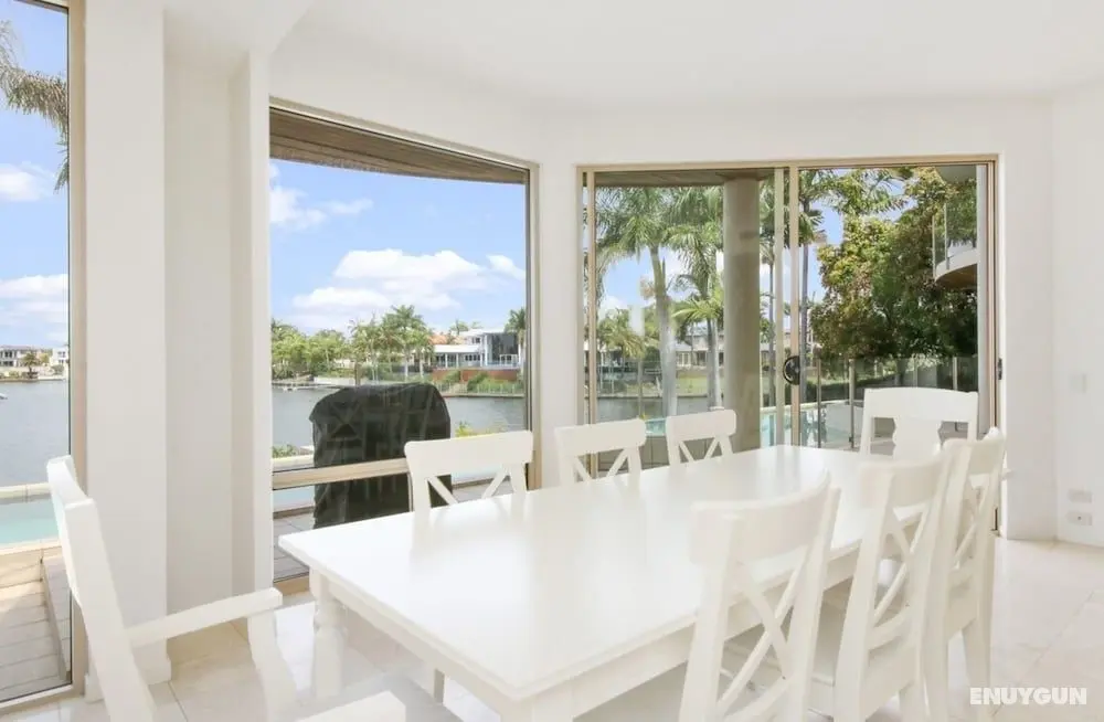 Stunning 4BD Waterfront Paradise With Pool - Mutfak