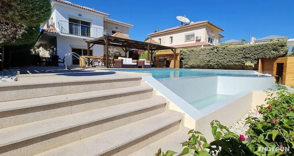 Stunning 5-bed Beach Front Villa, Private Beach - Öne Çıkan Resim