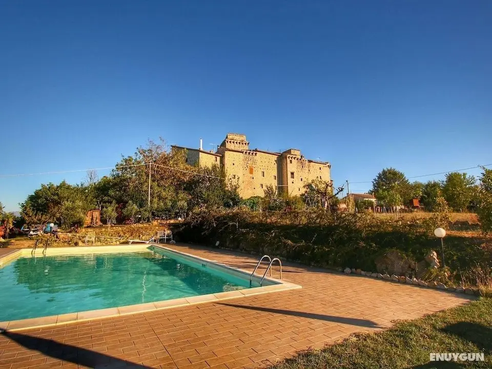 Stunning Castle in Gualdo Cattaneo With Shared Swimming Pool - Öne Çıkan Resim