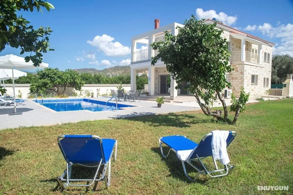 Stunning new Beach Front Villa, 1st Line to the Beach, Large Pool, Wonderful Area - Öne Çıkan Resim