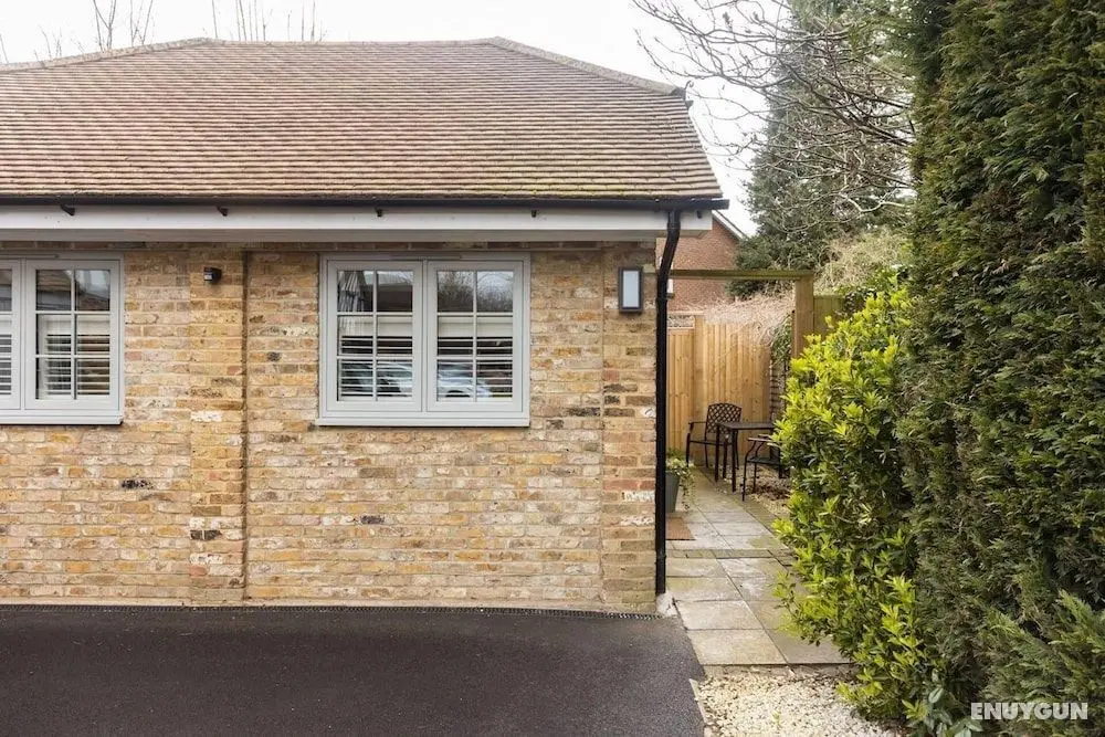 Stunning Private En-suite Studio in Cobham - Dış Mekan