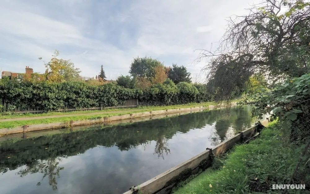 Stunning Riverside 1-bed Apartment in North London - Öne Çıkan Resim