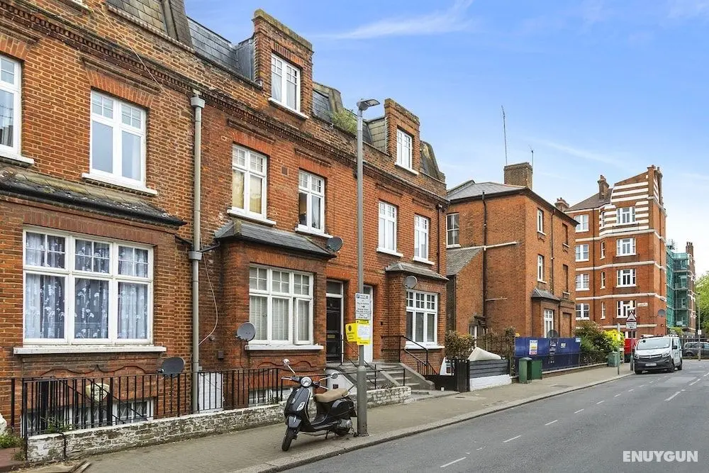 Stylish 2 bed Battersea Home Located Just Across From the Famous Battersea Park - Dış Mekan