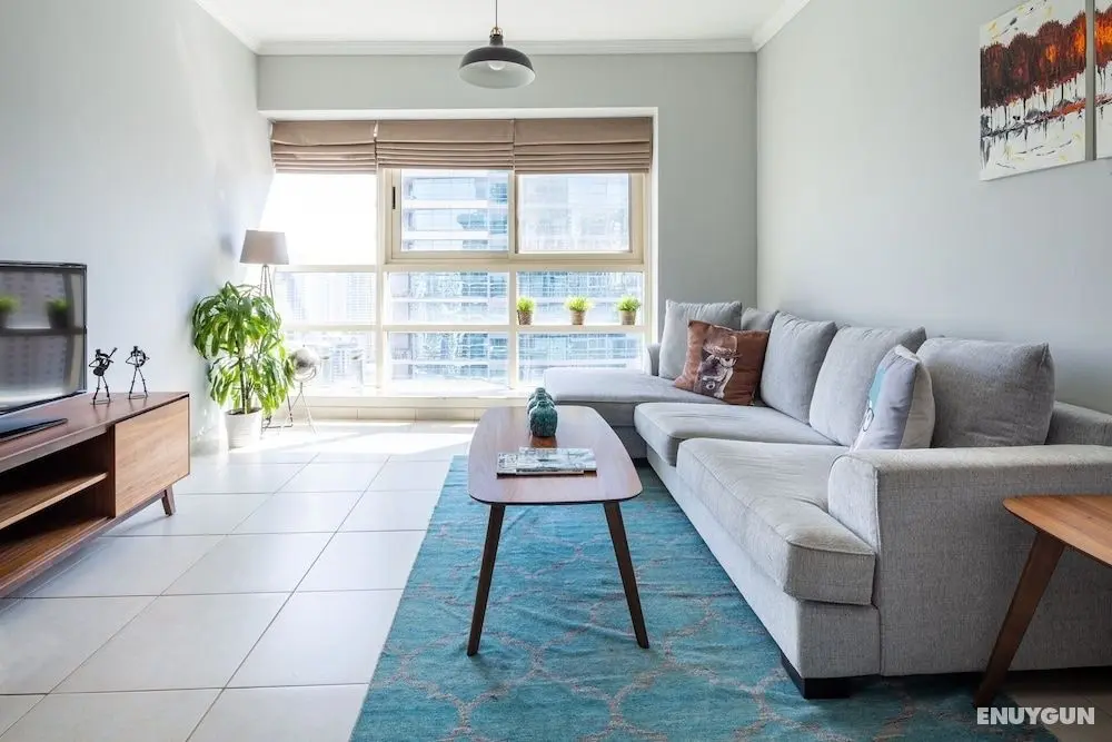 Stylish + Bright 1BR With Dubai Marina Views! - Öne Çıkan Resim