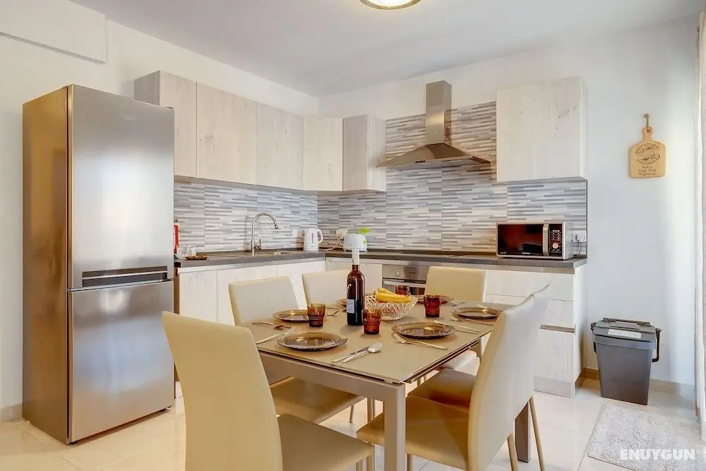 Stylish, Bright and Airy Apart in Central Bugibba - Öne Çıkan Resim