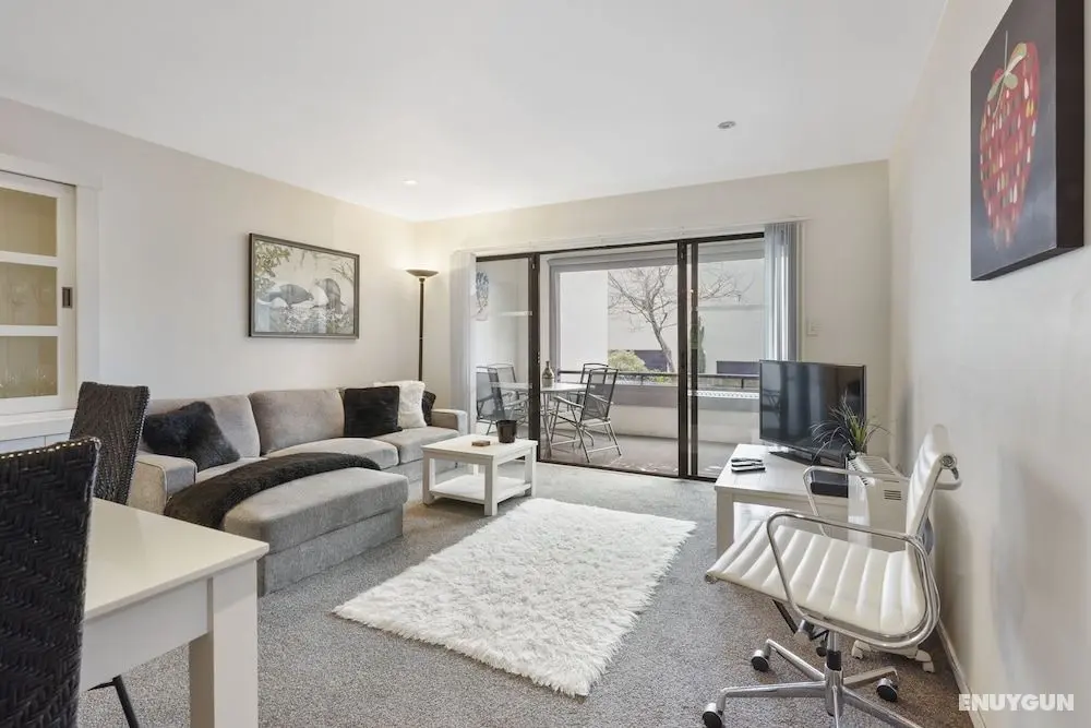 Stylish Central 2BR Apt nr Hospital - Öne Çıkan Resim