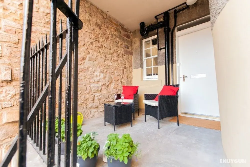 Stylish Royal Mile Apartment w Balcony - Oda Düzeni