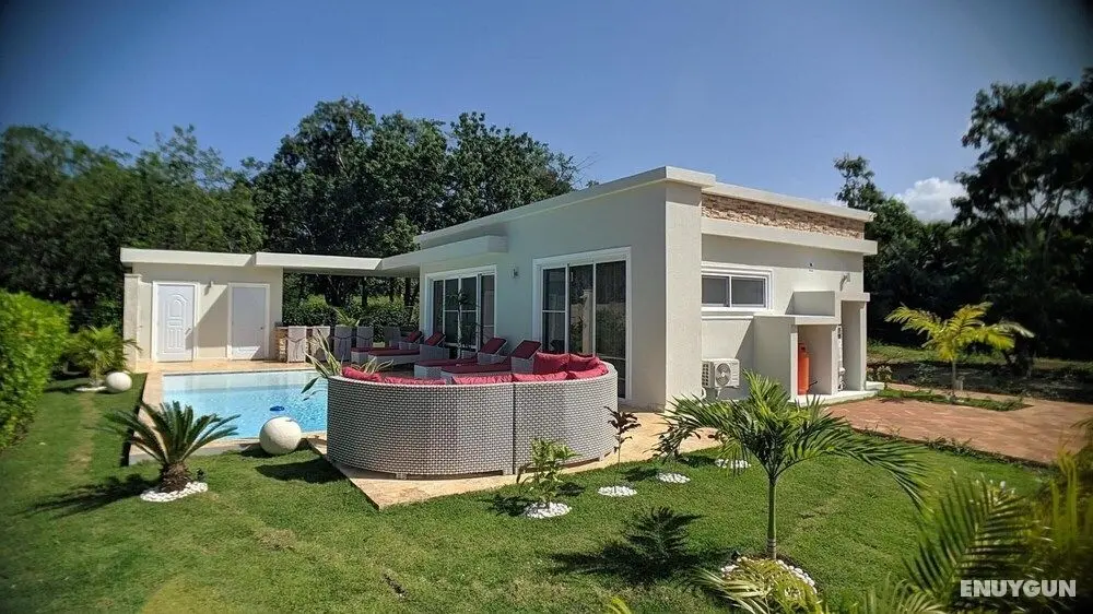 Stylish Secluded Property Just a Short Drive From the Beach - Oda