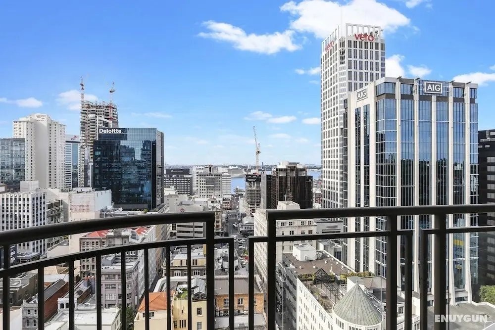 Stylish Sophisticated Views with Carpark - by Urban Butler - Oda Manzaraları