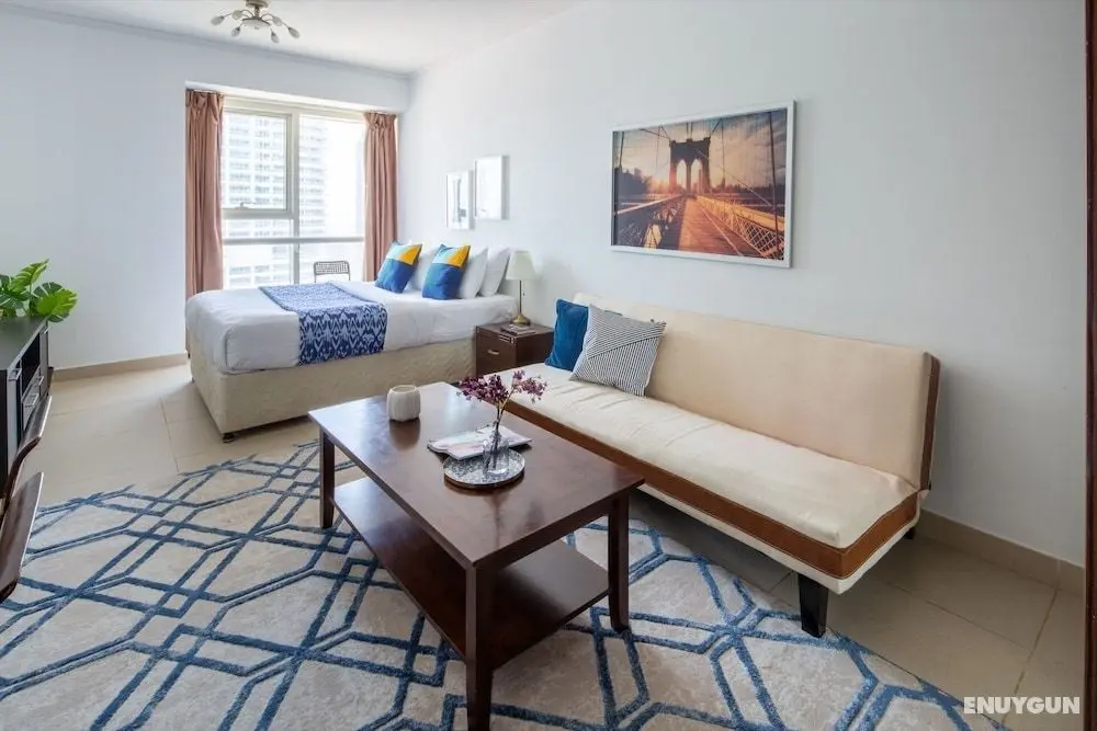 Stylish Studio Apartment in JLT With Lake Views! - Öne Çıkan Resim