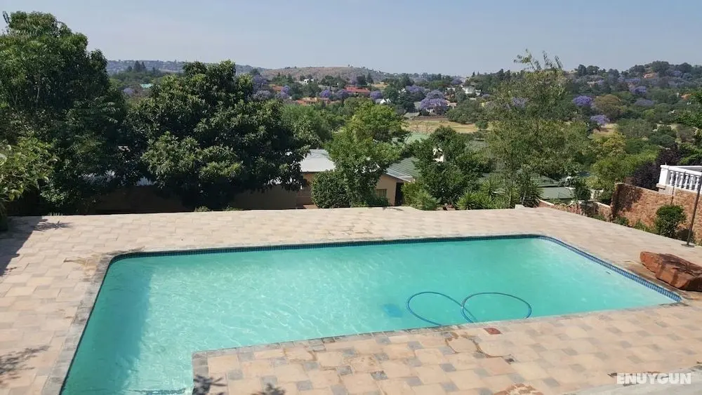 Suburbian Lodge - Havuz
