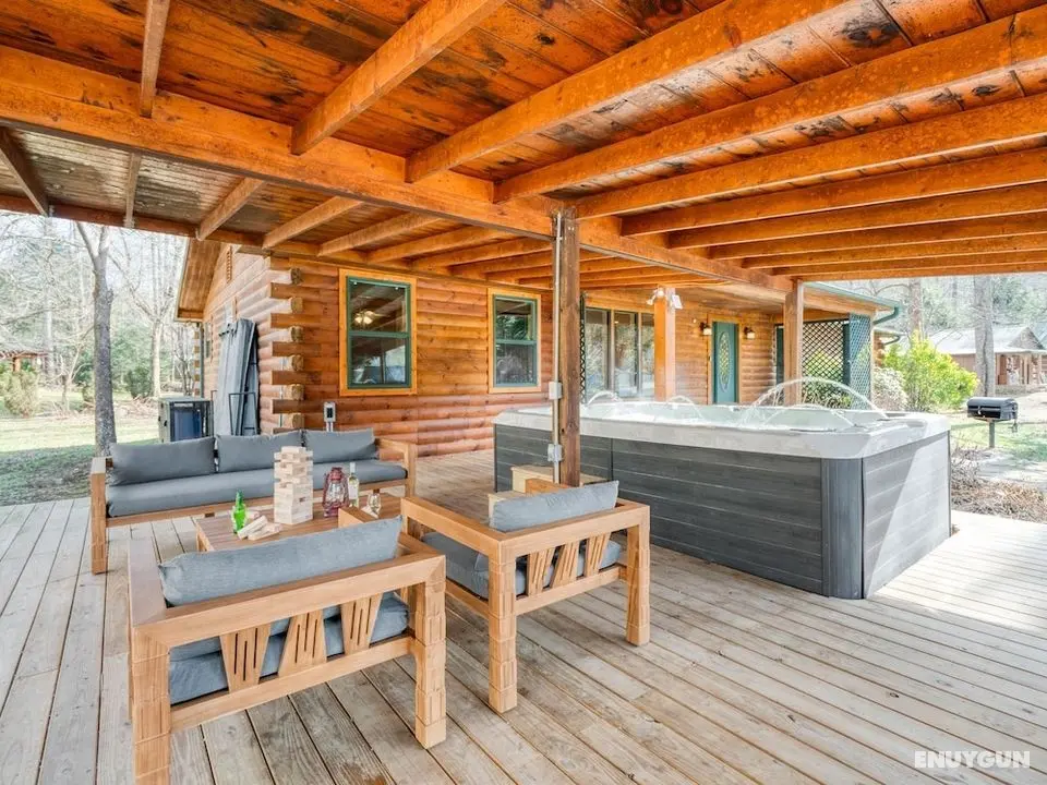 Sugar Cove by Avantstay Cabin by The River! w/ Hot Tub, Pool Table & Guest House! - İç Mekan