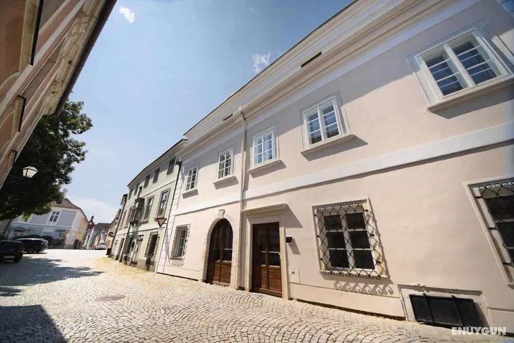 Suiten Apartment Art Collection With Kind Bed Air Conditioning and two Separate Bedrooms - Oda