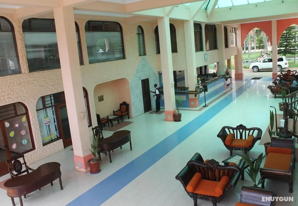Sun N Sand Beach Resort - Lobi