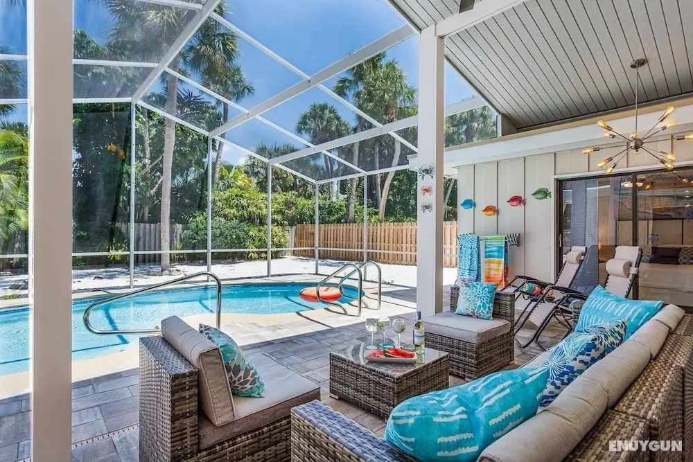 Sunkissed Pool Home - Öne Çıkan Resim