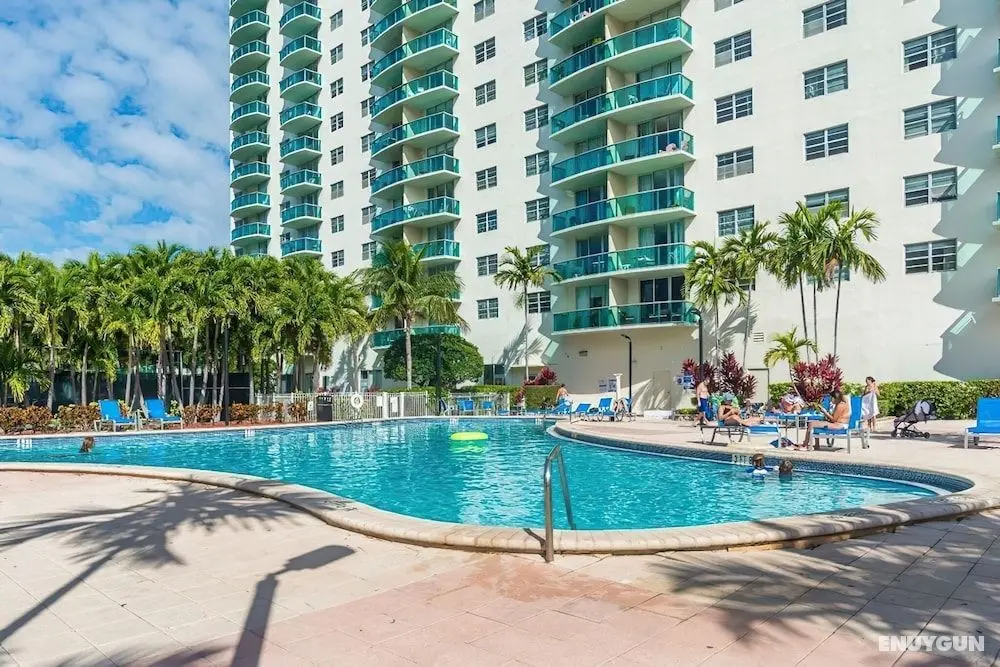 Sunny Miami Vacation - Öne Çıkan Resim