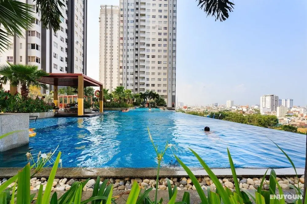 Sunrise City 2BR SW Pool 20th - Öne Çıkan Resim