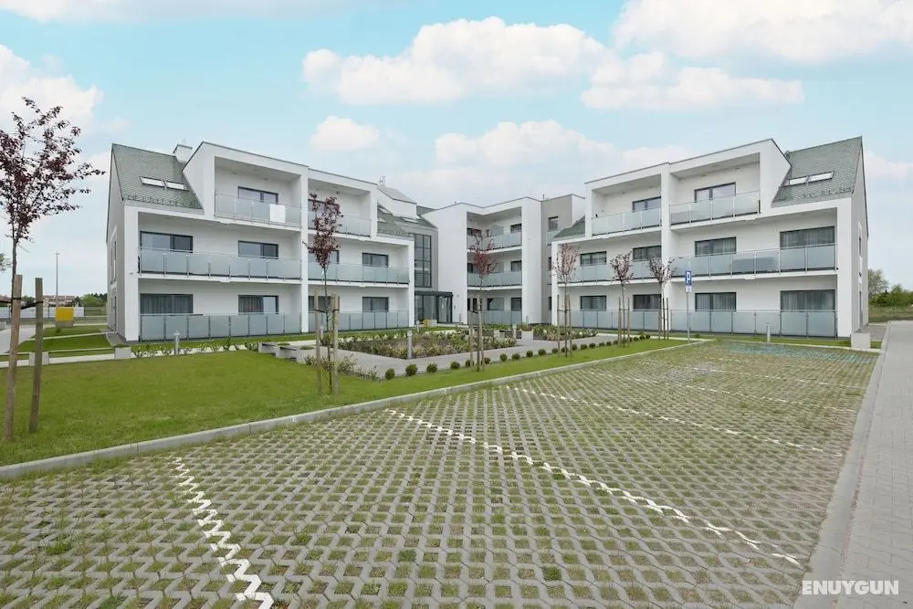 Sunset Resort Apartments by Renters - Dış Mekan
