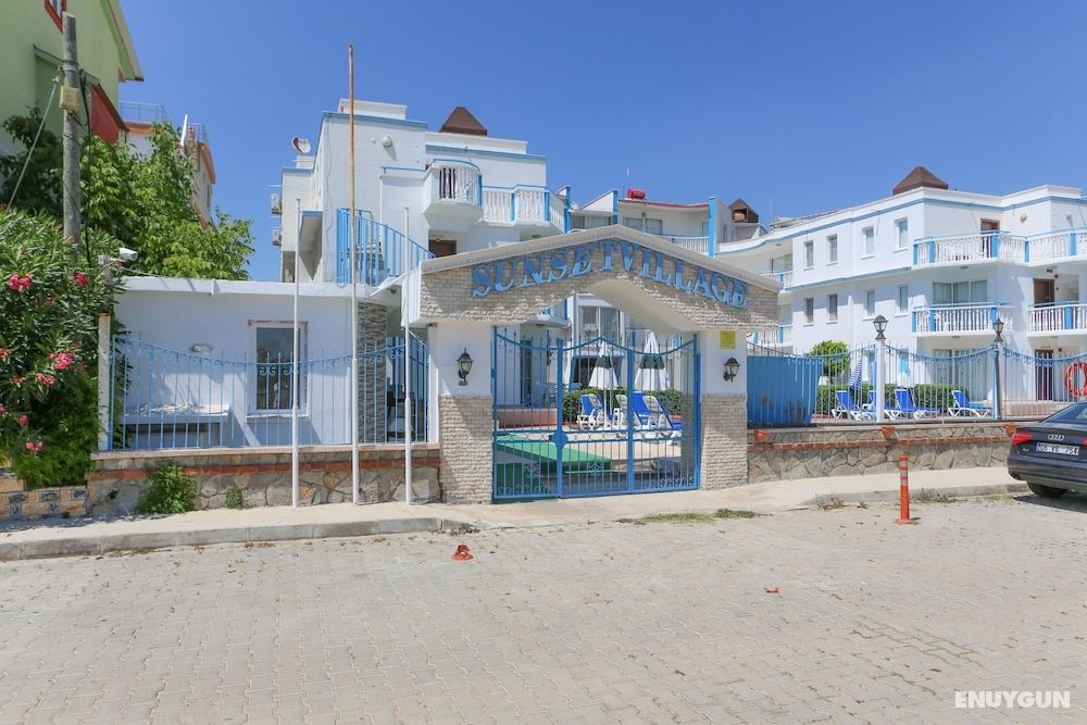 Sunset Village Apart Hotel