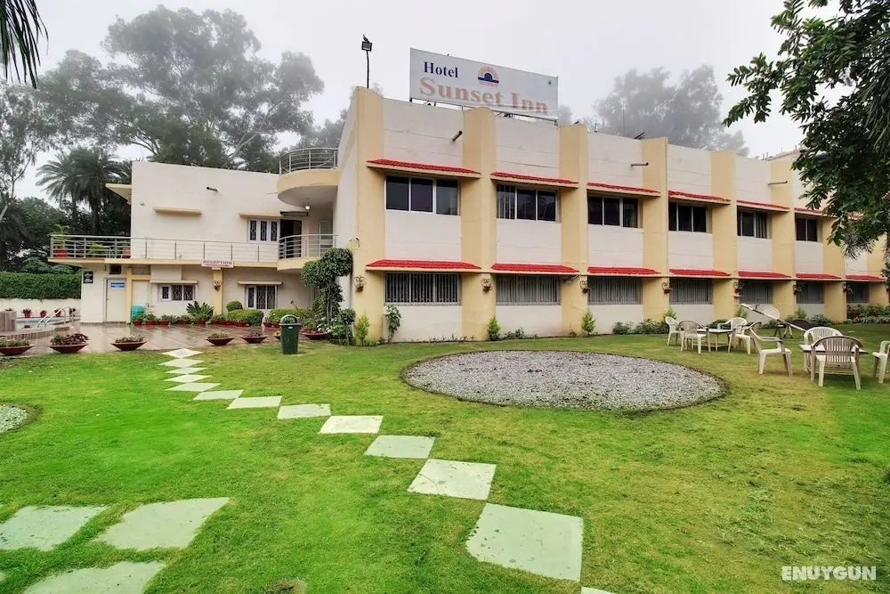Hotel Sunset Inn Mount Abu with Swimming Pool - Dış Mekan