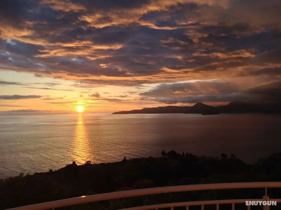 Sunset Residence - Öne Çıkan Resim