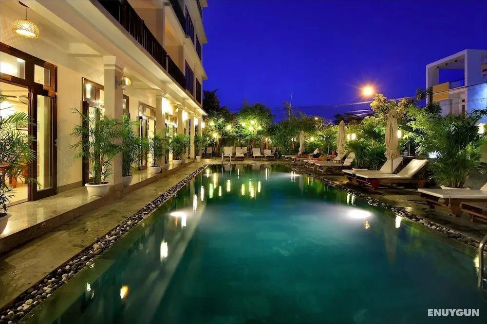 Sunshine Hotel - Öne Çıkan Resim