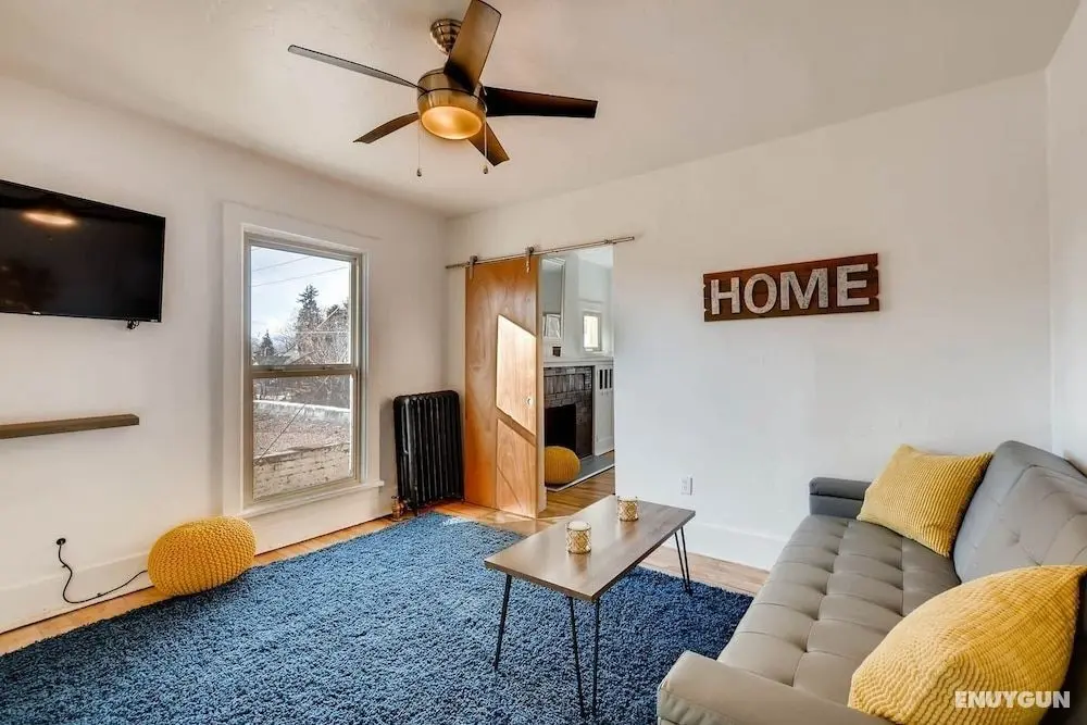 The Sunshine Suite in the Heart of Baker - Öne Çıkan Resim