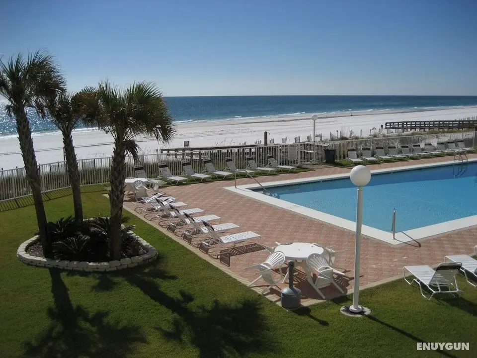 Sunswept Condominiums - Genel