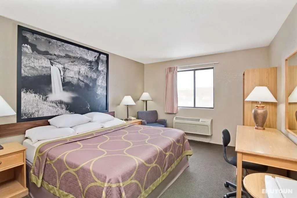 Super 8 by Wyndham Spokane/West - Genel