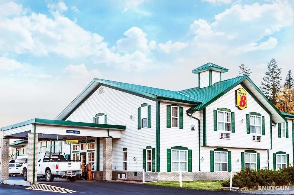Super 8 by Wyndham 100 Mile House - Öne Çıkan Resim