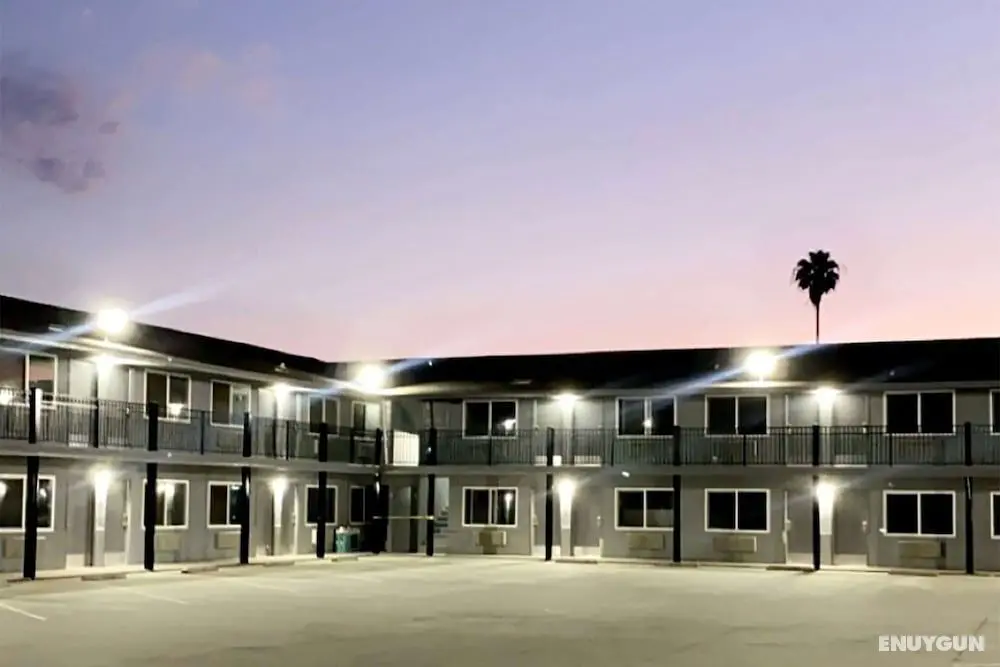 Super 8 by Wyndham Bakersfield Ca - Dış Mekan