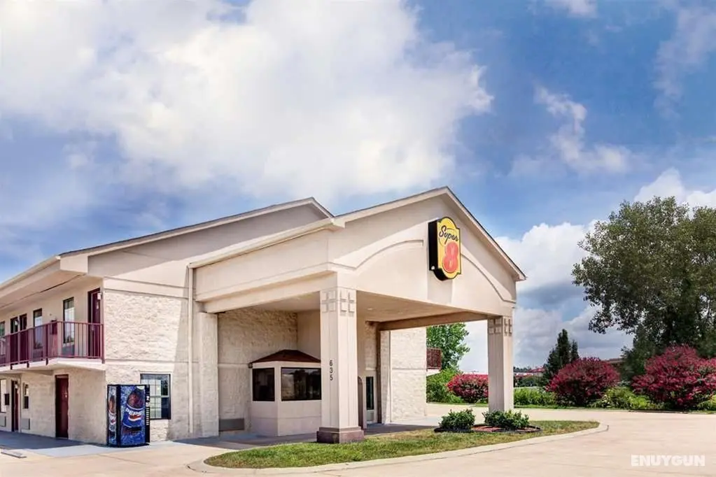 Super 8 by Wyndham Clarksville East - Genel