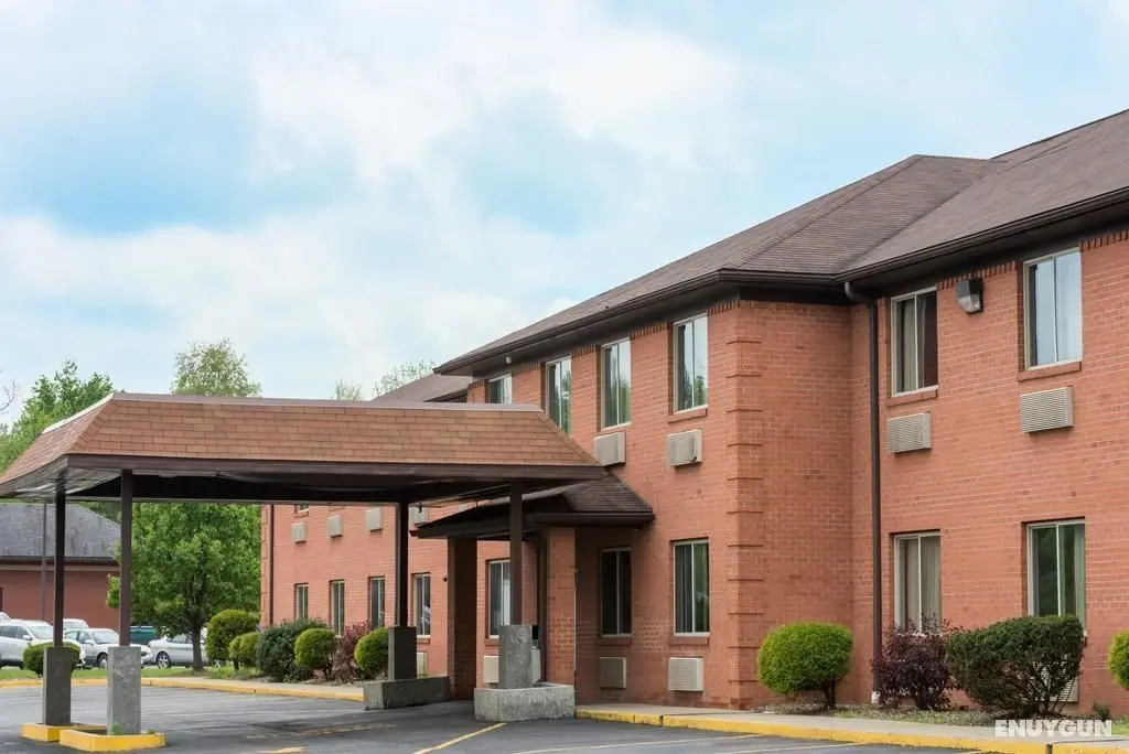 Super 8 by Wyndham Fairmont - Genel