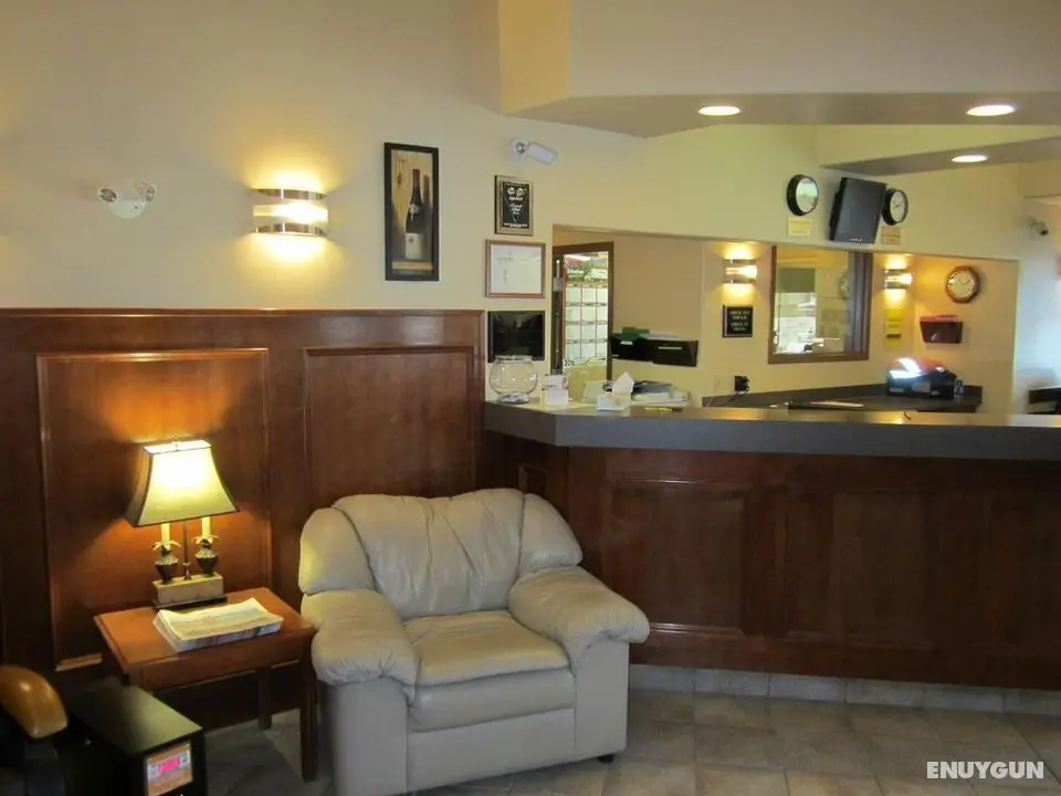 Super 8 by Wyndham Fort St. John - Genel