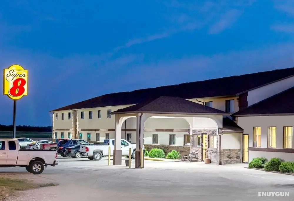 Super 8 by Wyndham Grinnell IA - Öne Çıkan Resim