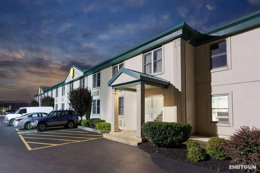 Super 8 by Wyndham Harrisburg Hershey West - Genel