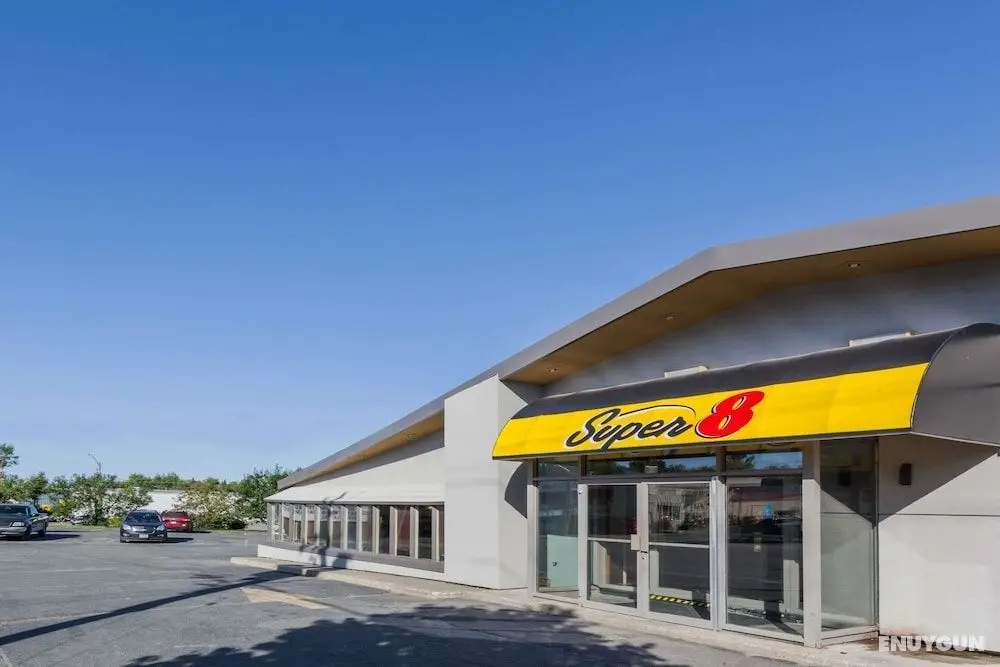 Super 8 by Wyndham Kirkland Lake - Dış Mekan