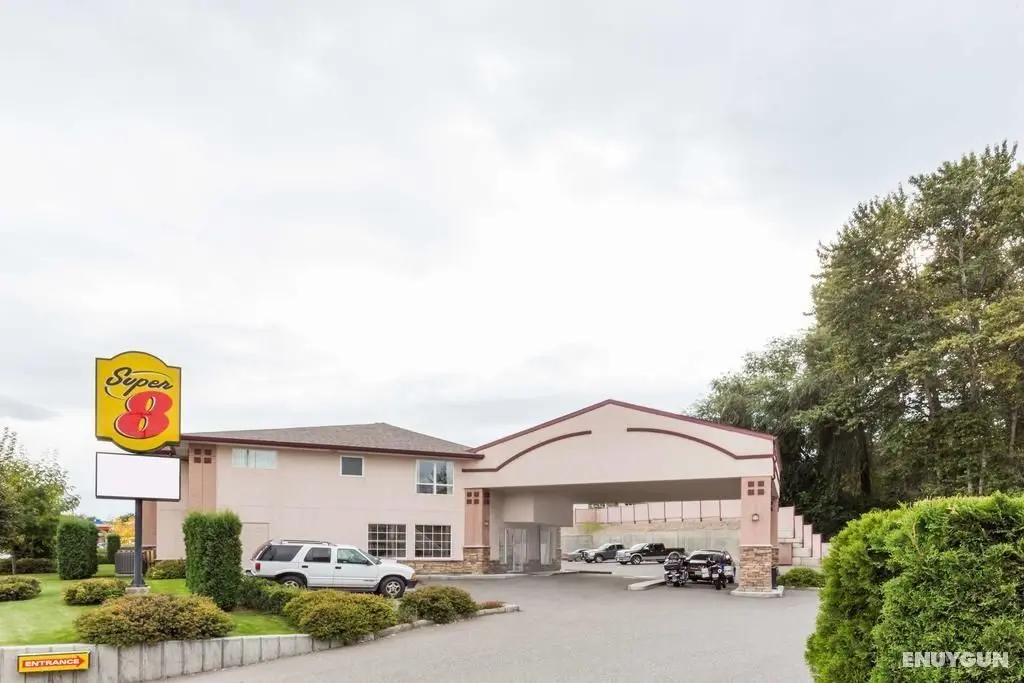 Super 8 by Wyndham Lake Country/Winfield Area Airport North - Genel