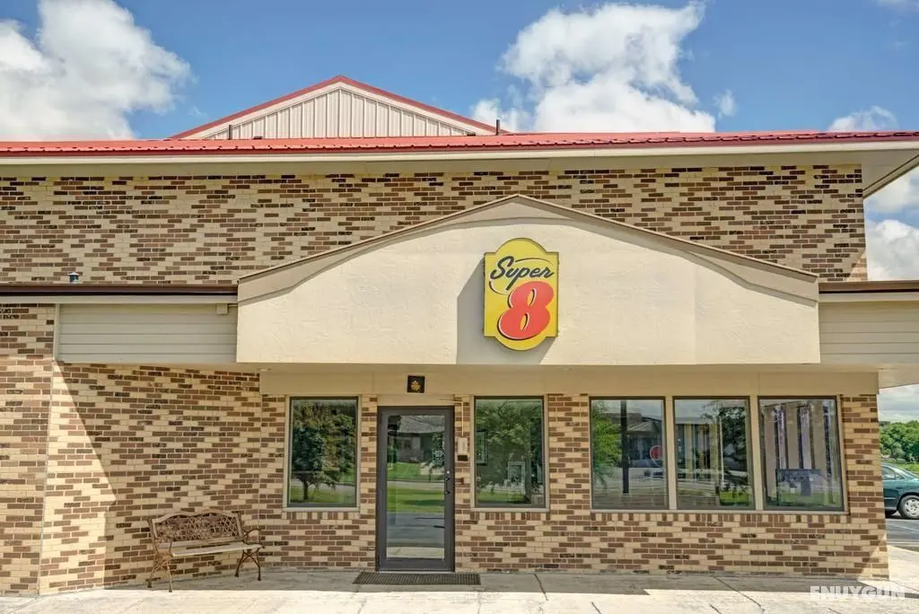 Super 8 by Wyndham Melrose - Genel