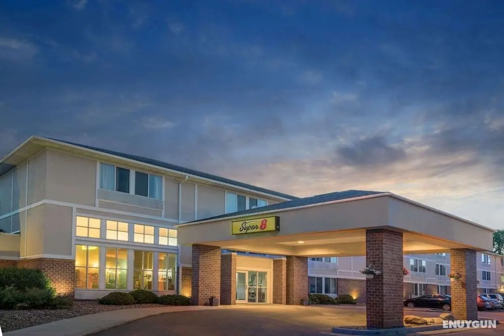 Super 8 by Wyndham Menomonie WI - Öne Çıkan Resim