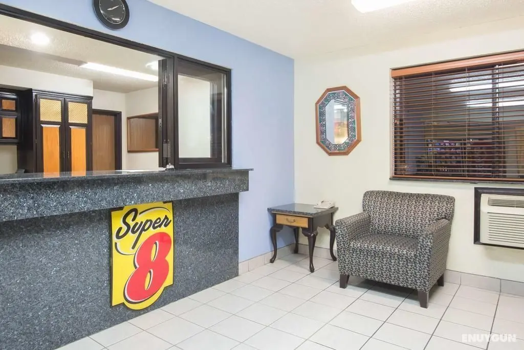 Super 8 by Wyndham New Castle - Genel