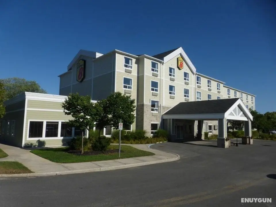 Super 8 by Wyndham Peterborough - Genel